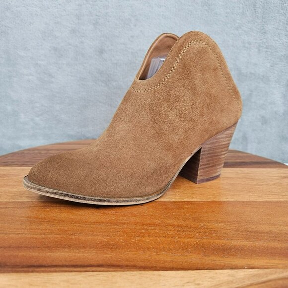 Chinese Laundry Kelso Bootie 8 Split Suede Brownstone Camel Pull On Stacked Heel - Picture 1 of 13